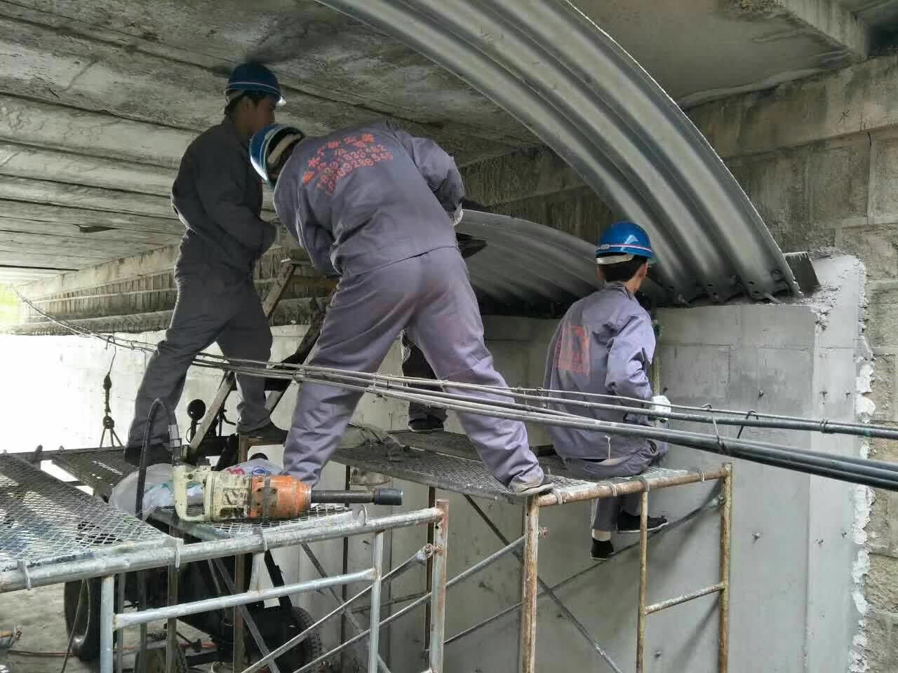 京哈高速管涵安装